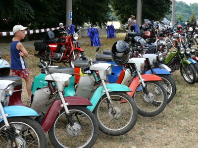 V Jedovnicích se v sobotu setkali příznivci motocyklů značky JAWA