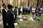 Setkání u hromadného hrobu v Žalově. Foto Radim Hruška