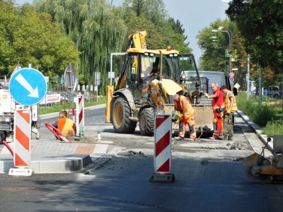 FOTO - Na Poříčí v Blansku začala oprava hrbolaté vozovky