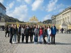 Studenti před zámkem ve Versailles. Foto Gymnázium Blansko