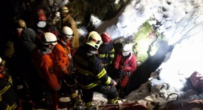 U Holštejna zachraňovali z jeskyně zraněného speleologa