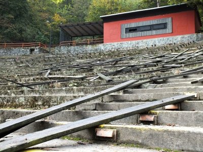 Opravy boskovického letního kina: Dělníci už odstranili lavičky