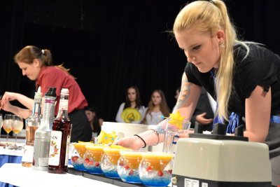 OBRAZEM: Mladí barmani soutěžili o nejlepší míchaný nápoj
