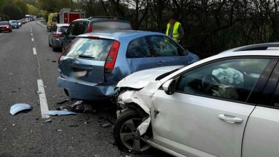 OBRAZEM: Nedaleko Lipůvky se srazilo pět osobních aut