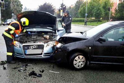 OBRAZEM: Na křižovatce u Slávie v Boskovicích se srazila dvě auta