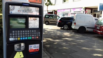 Za parkování v Blansku se nově platí i kartou a mobilním telefonem