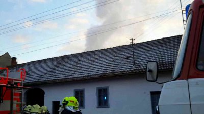 OBRAZEM: Hasiči likvidovali rozsáhlý požár v Šebetově
