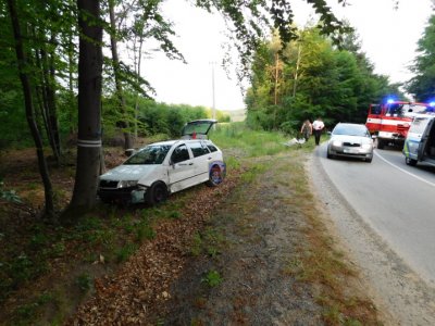OBRAZEM: Osobní auto se u Bukovinky střetlo s motorkou