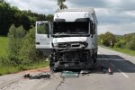 Řidička kamionu nedodržela bezpečnou vzdálenost, narazila do náklaďáku před sebou