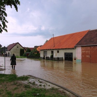 Černovicemi se prohnala blesková povodeň a zatopila sklepy