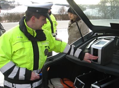 Policisté získali nový tester na zjišťování drog u řidičů