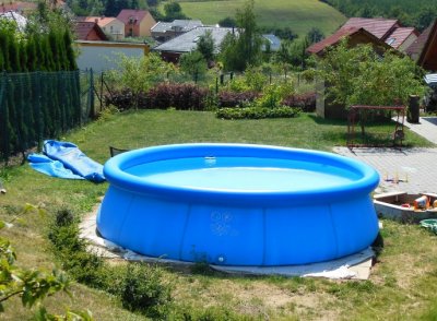 V Bukovince platí zákaz napouštění bazénů, obec má málo vody